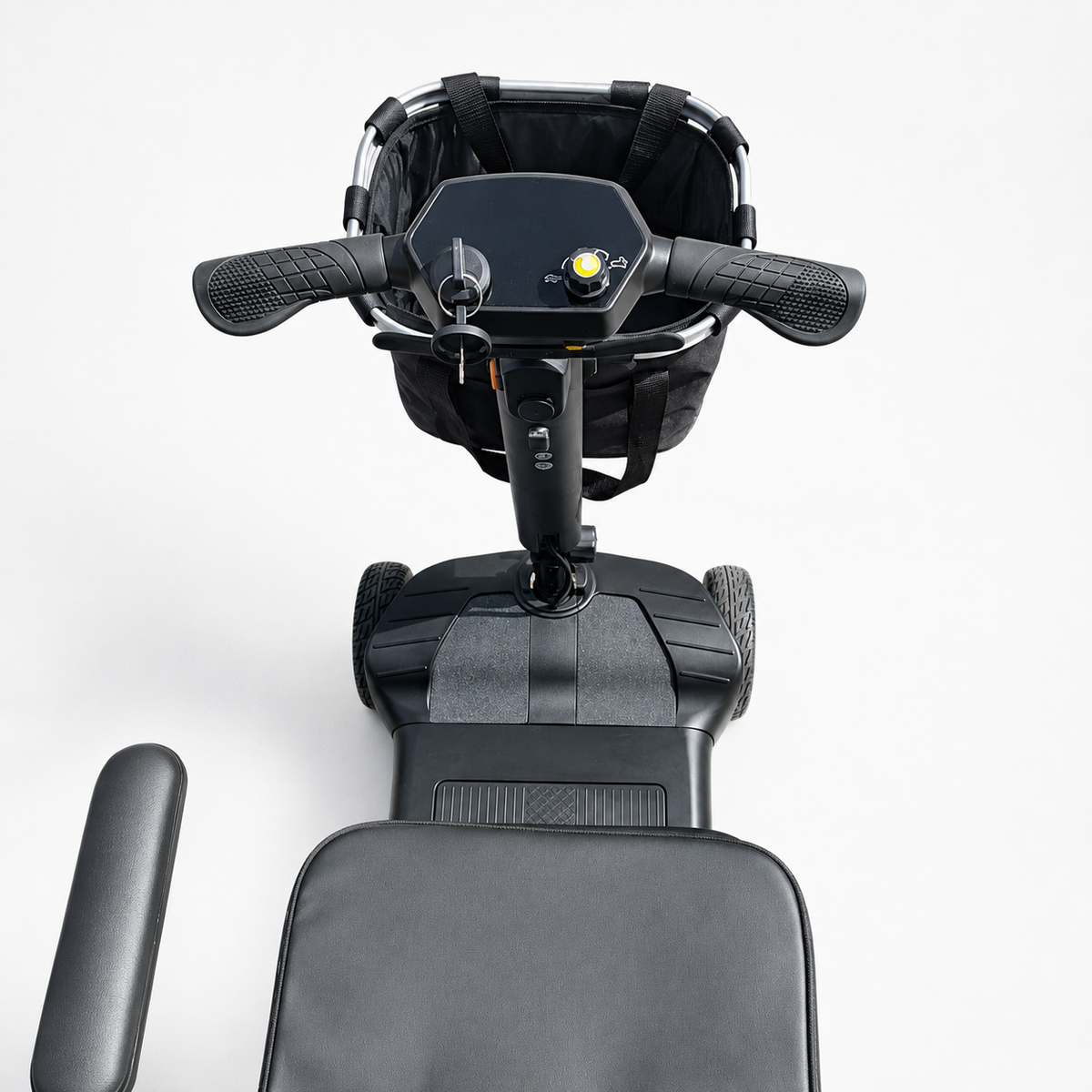 Close-up of the Newbi Move AeroDual control panel with easy-to-use handles, speed control and key ignition.