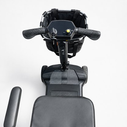 Close-up of the Newbi Move AeroDual control panel with easy-to-use handles, speed control and key ignition.