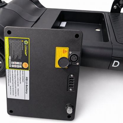 Newbi Move AeroDual removable lithium battery showing the charging socket